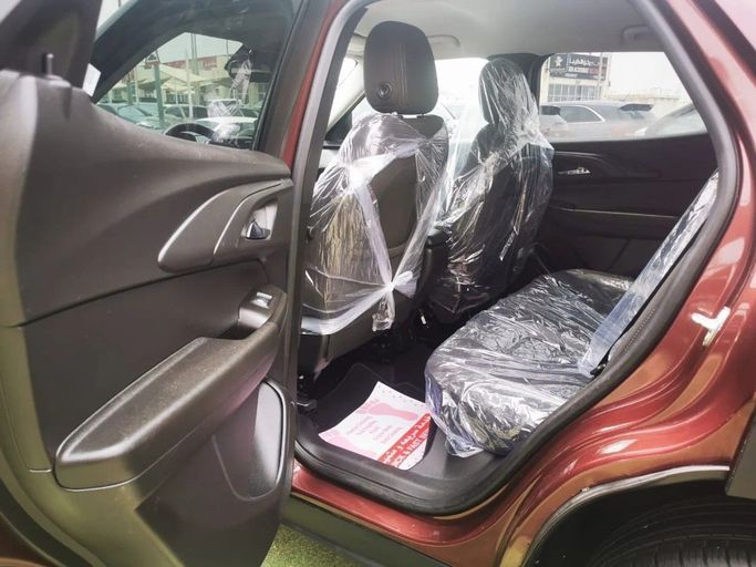 Подержанный Chevrolet TrailBlazer III Рестайлинг, 1.3 л, 2023 в Шардже от Tabarak Used Cars Бордовый цвет. Американская | AUTO.AE