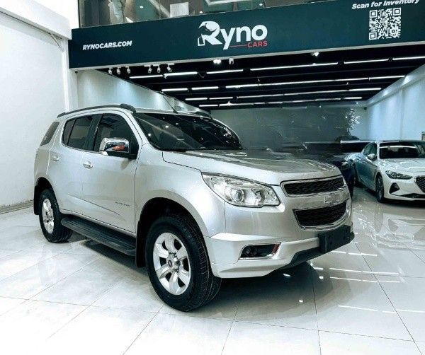 Подержанный Chevrolet TrailBlazer II, 3.6 л, 2013 в Шардже от Ryno Cars Серебристый цвет. GCC | AUTO.AE