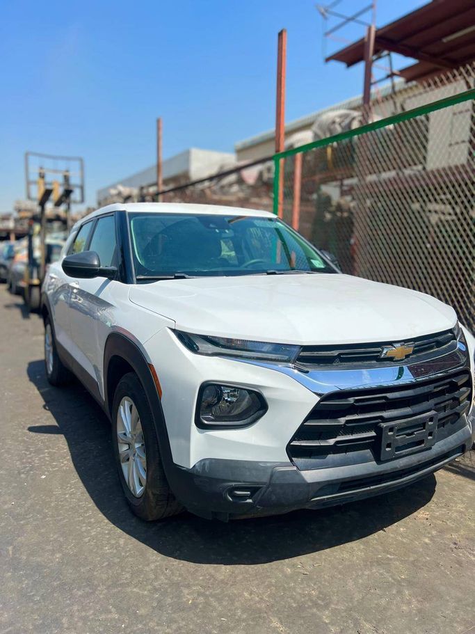 مستعملة Chevrolet TrailBlazer ثالثاً, 1.2 l, 2021 في في الشارقة، اللون أبيض. المواصفات الأمريكية | AUTO.AE | إعلان #271573
