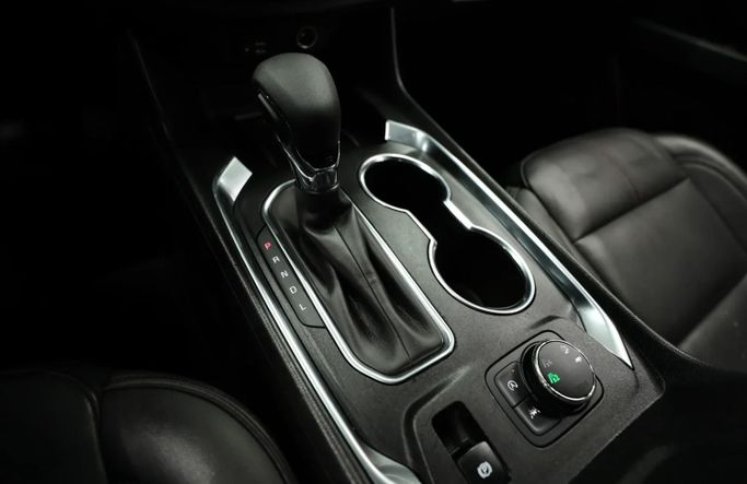 Used Chevrolet Traverse II Facelift, 3.6 l, 2022 in Sharjah by Al Qassem Cars Trading, Black color. GCC Specs | AUTO.AE