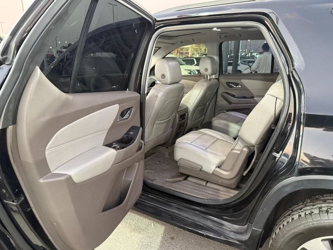 Used Chevrolet Traverse II, 2.0 l, 2019 in Sharjah by Al Suraj Al Muneer Used Cars, Black color. American Specs | AUTO.AE