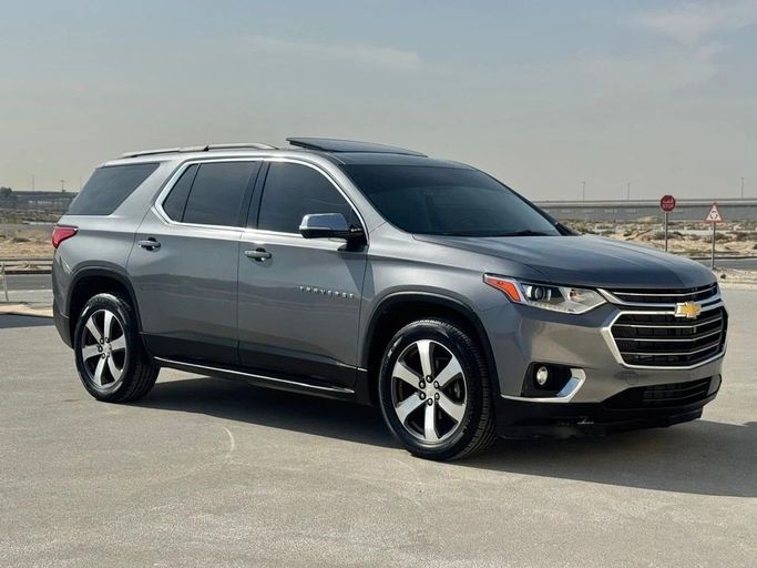 Used Chevrolet Traverse II, 3.6 l, 2020 in Sharjah by Noor Al Seyoh Used Cars, Silver color. GCC Specs | AUTO.AE