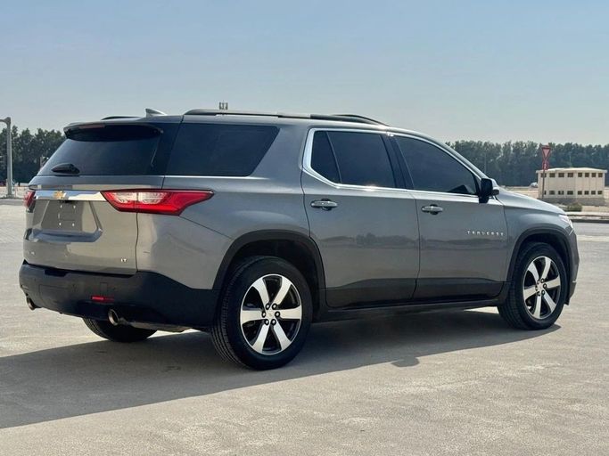 Used Chevrolet Traverse II, 3.6 l, 2020 in Sharjah by Noor Al Seyoh Used Cars, Silver color. GCC Specs | AUTO.AE