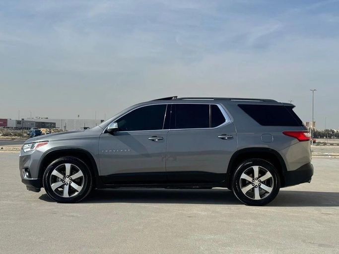 Used Chevrolet Traverse II, 3.6 l, 2020 in Sharjah by Noor Al Seyoh Used Cars, Silver color. GCC Specs | AUTO.AE