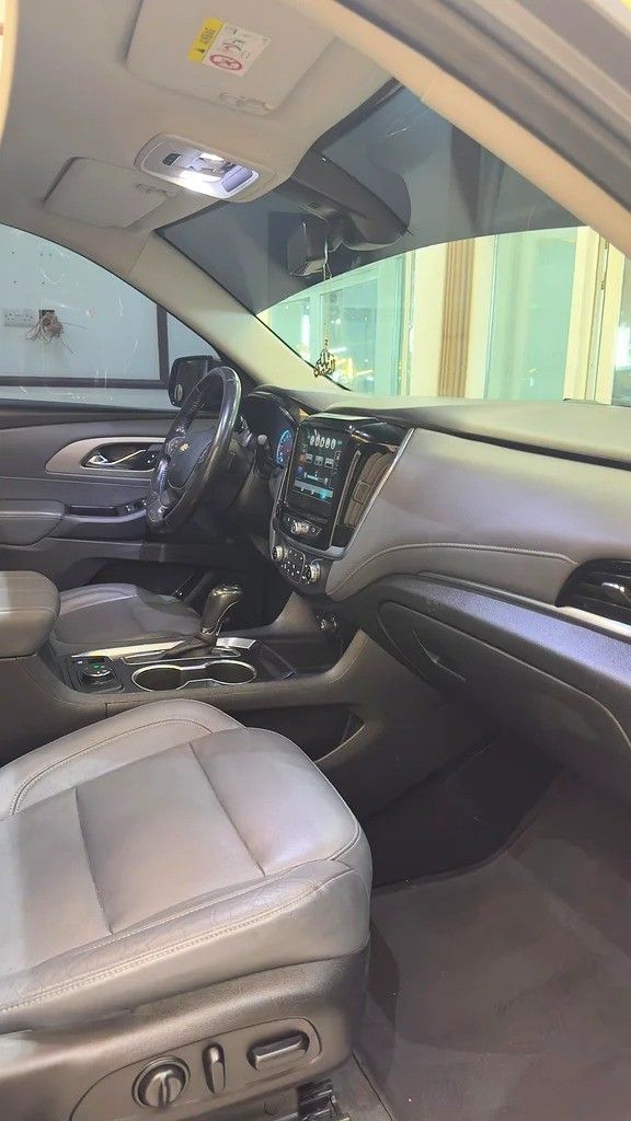 Used Chevrolet Traverse II, 3.6 l, 2019 in Sharjah by Rebou Alfakhama, Grey color. GCC Specs | AUTO.AE