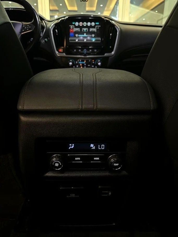 Used Chevrolet Traverse II, 3.6 l, 2019 in Sharjah by Rebou Alfakhama, Grey color. GCC Specs | AUTO.AE