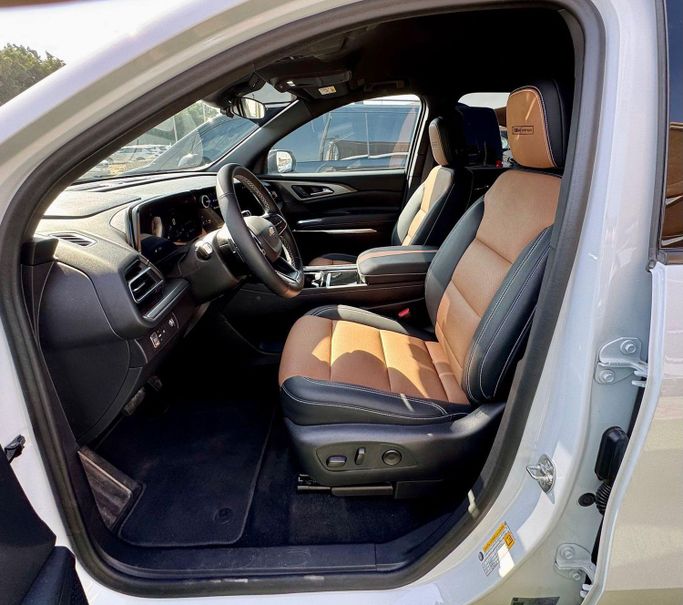 Used Chevrolet Traverse II Facelift, 3.6 l, 2024 in Sharjah by DCB Cars, White color. GCC Specs | AUTO.AE