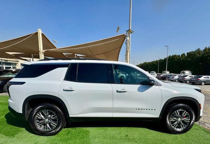 Used Chevrolet Traverse II Facelift, 3.6 l, 2024 in Sharjah by DCB Cars, White color. GCC Specs | AUTO.AE