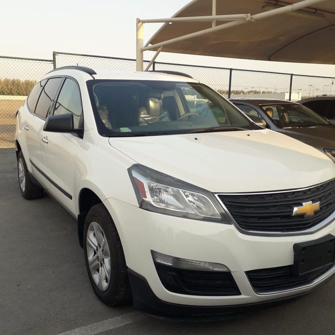Used Chevrolet Traverse Dual Exhaust I Facelift, 3.6 l, 2014 in Sharjah by Badar Used Cars, White color.  | AUTO.AE