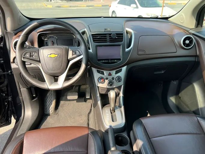 Подержанный Chevrolet Trax I, 1.4 л, 2015 в Шардже от Hamsat Waad Черный цвет. GCC | AUTO.AE