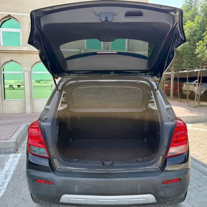 Подержанный Chevrolet Trax I, 1.4 л, 2016 в Шардже от Sarmad Cars Черный цвет. Other | AUTO.AE