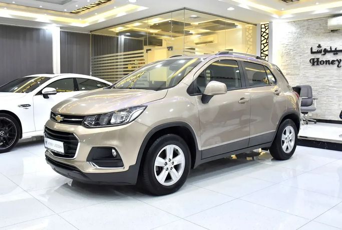 Подержанный Chevrolet Trax I Рестайлинг, 1.4 л, 2019 в Шардже от Honey Jidosha Used Cars Tr. Бежевый цвет. GCC | AUTO.AE | Объявление #273350