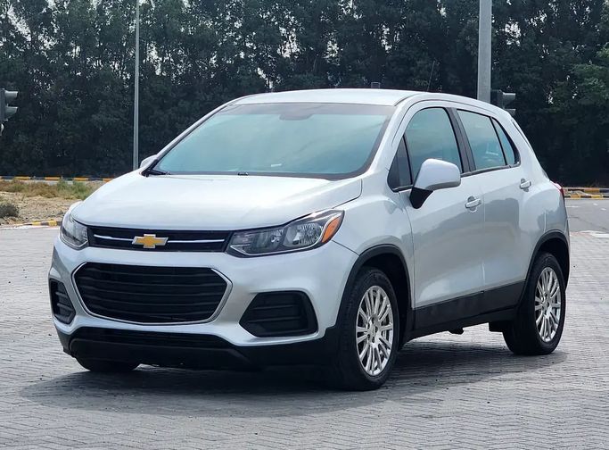 مستعملة Chevrolet Trax أنا فيس ليفت, 1.4 l, 2019 في في الإمارات, الشارقة من Nassem Al Sham Used Cars، اللون فضي. المواصفات الأمريكية | AUTO.AE | إعلان #275958