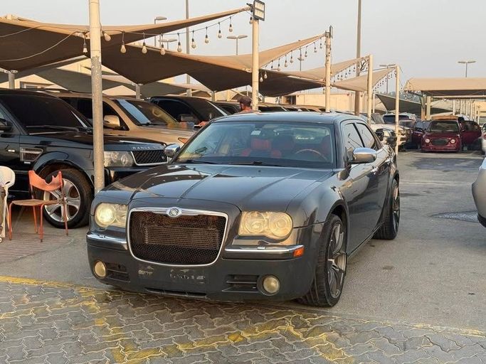 Подержанный Chrysler 300C I, 5.7 л, 2005 в Шардже от Al Suraj Al Muneer Used Cars Черный цвет. GCC | AUTO.AE