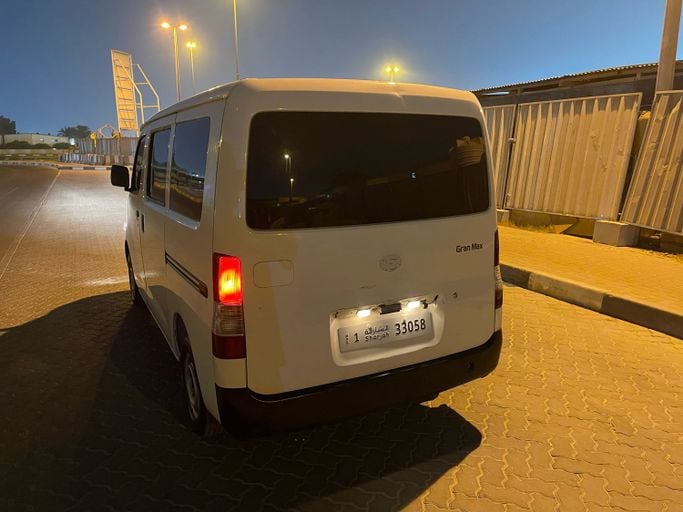 Used Daihatsu Gran Move, 1.5 l, 2002 in Sharjah, White color. GCC Specs | AUTO.AE