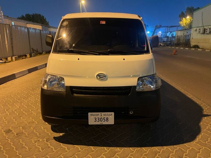 Used Daihatsu Gran Move, 1.5 l, 2002 in Sharjah, White color. GCC Specs | AUTO.AE