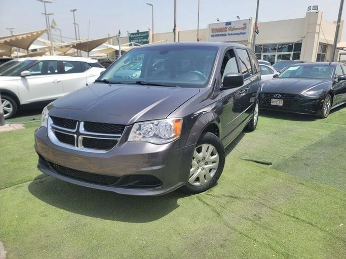 Подержанный Dodge Caravan V, 3.6 л, 2017 в Шардже от Tabarak Used Cars Серый цвет. Американская | AUTO.AE