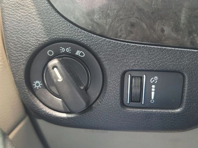 Подержанный Dodge Caravan V, 3.6 л, 2017 в Шардже от Tabarak Used Cars Серый цвет. Американская | AUTO.AE