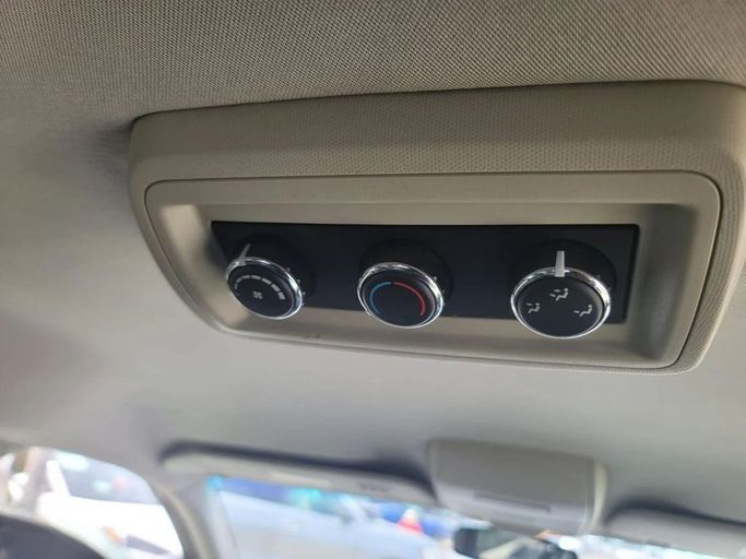 Подержанный Dodge Caravan V, 3.6 л, 2017 в Шардже от Tabarak Used Cars Серый цвет. Американская | AUTO.AE