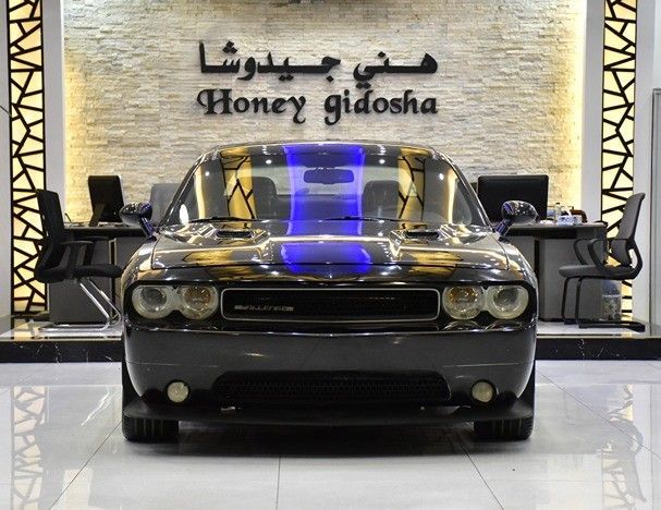 Подержанный Dodge Challenger R_T III Рестайлинг, 5.7 л, 2012 в Шардже от Honey Gidosha Used Cars Tr. Черный цвет.  | AUTO.AE