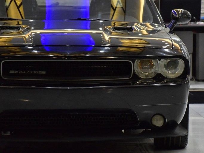 Подержанный Dodge Challenger R_T III Рестайлинг, 5.7 л, 2012 в Шардже от Honey Gidosha Used Cars Tr. Черный цвет.  | AUTO.AE