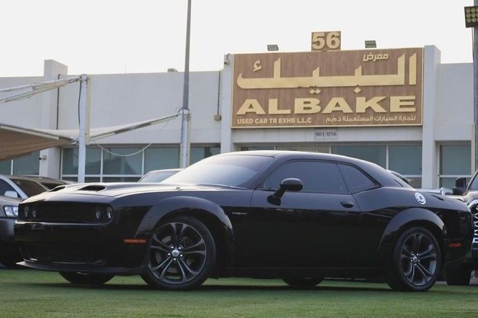 Подержанный Dodge Challenger R_T III Рестайлинг 2, 5.7 л, 2021 в Шардже от Al Bake Used Cars Черный цвет.  | AUTO.AE