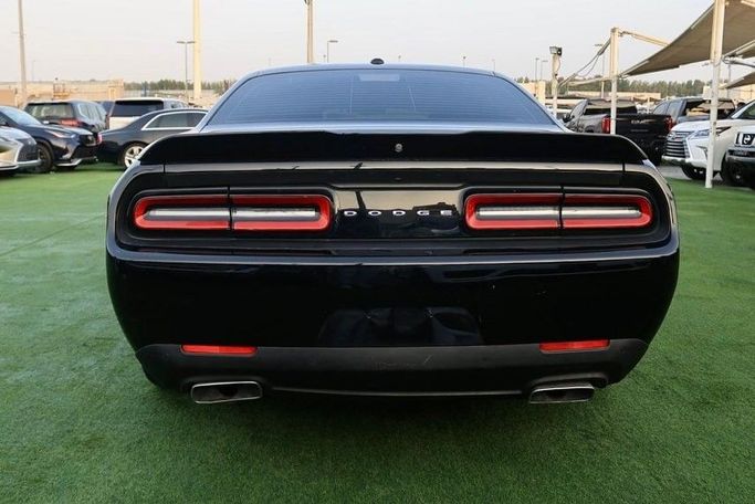 Подержанный Dodge Challenger R_T III Рестайлинг 2, 5.7 л, 2021 в Шардже от Al Bake Used Cars Черный цвет.  | AUTO.AE