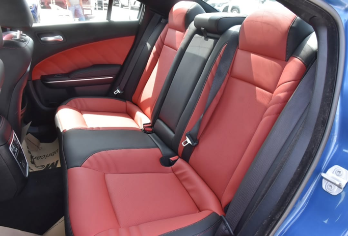Подержанный Dodge Challenger III Рестайлинг 2, 3.6 л, 2023 в Шардже от Alfaris Used Cars Синий цвет. Other | AUTO.AE