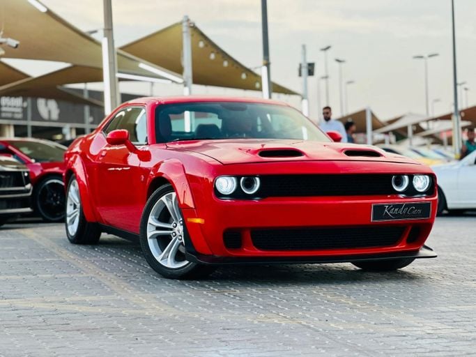 Подержанный Dodge Challenger R_T III Рестайлинг 2, 5.7 л, 2021 в Шардже от Kandy Cars Красный цвет. Американская | AUTO.AE