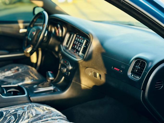 Подержанный Dodge Challenger R_T III Рестайлинг 2, 6.4 л, 2020 в Шардже от Kandy Cars Синий цвет. Американская | AUTO.AE