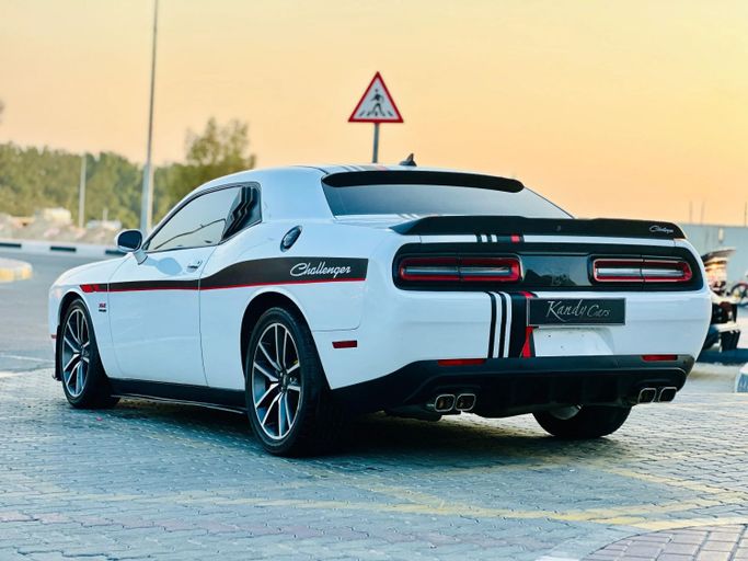 Подержанный Dodge Challenger SRT III Рестайлинг 2, 6.4 л, 2018 в Шардже от Kandy Cars Белый цвет. Американская | AUTO.AE