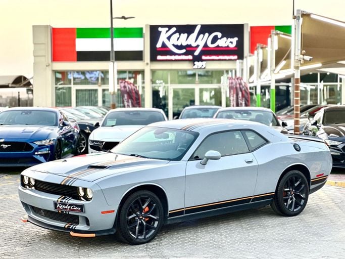 Подержанный Dodge Challenger SXT III Рестайлинг 2, 3.6 л, 2021 в Шардже от Kandy Cars Серый цвет. Американская | AUTO.AE