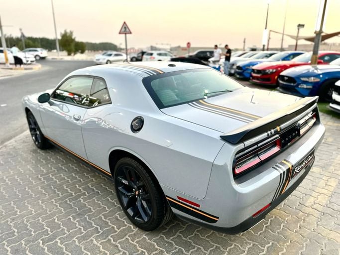 Подержанный Dodge Challenger SXT III Рестайлинг 2, 3.6 л, 2021 в Шардже от Kandy Cars Серый цвет. Американская | AUTO.AE