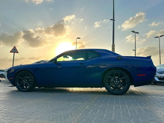 Подержанный Dodge Challenger GT III Рестайлинг 2, 3.6 л, 2021 в Шардже от Kandy Cars Синий цвет. Американская | AUTO.AE
