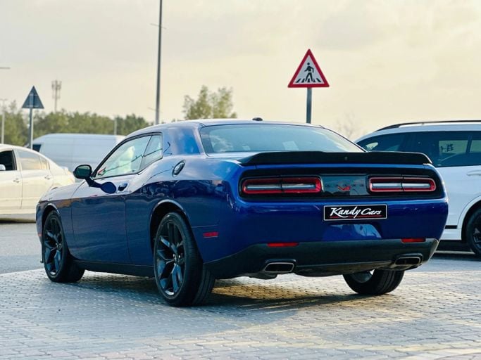 Подержанный Dodge Challenger GT III Рестайлинг 2, 3.6 л, 2021 в Шардже от Kandy Cars Синий цвет. Американская | AUTO.AE