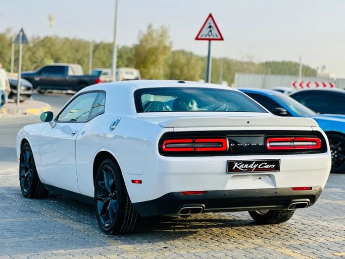Подержанный Dodge Challenger GT III Рестайлинг 2, 3.6 л, 2022 в Шардже от Kandy Cars Белый цвет. Американская | AUTO.AE