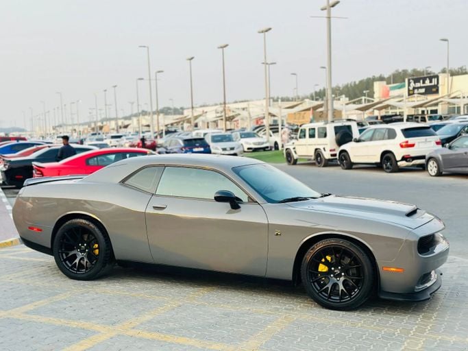Подержанный Dodge Challenger GT III Рестайлинг 2, 3.6 л, 2019 в Шардже от Kandy Cars Серый цвет. Американская | AUTO.AE