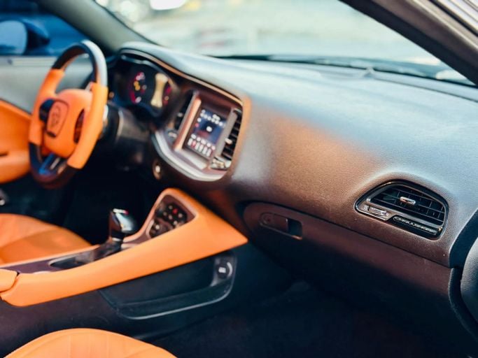 Подержанный Dodge Challenger R_T III Рестайлинг 2, 5.7 л, 2019 в Шардже от Kandy Cars Черный цвет. Американская | AUTO.AE