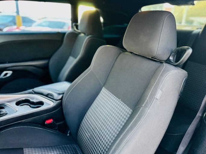 Подержанный Dodge Challenger GT III Рестайлинг 2, 3.6 л, 2019 в Шардже от Kandy Cars Оранжевый цвет. Американская | AUTO.AE