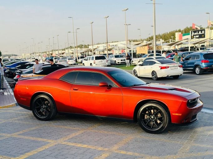 Подержанный Dodge Challenger GT III Рестайлинг 2, 3.6 л, 2019 в Шардже от Kandy Cars Оранжевый цвет. Американская | AUTO.AE