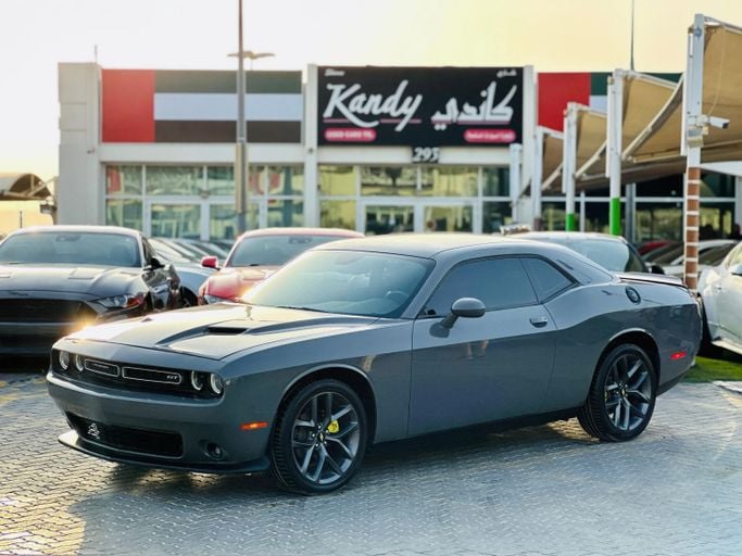 Подержанный Dodge Challenger SXT III Рестайлинг 2, 3.6 л, 2019 в Шардже от Kandy Cars Серый цвет. Американская | AUTO.AE
