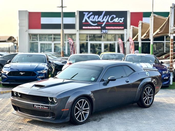 Подержанный Dodge Challenger R_T III Рестайлинг 2, 5.7 л, 2023 в Шардже от Kandy Cars Серый цвет. Американская | AUTO.AE