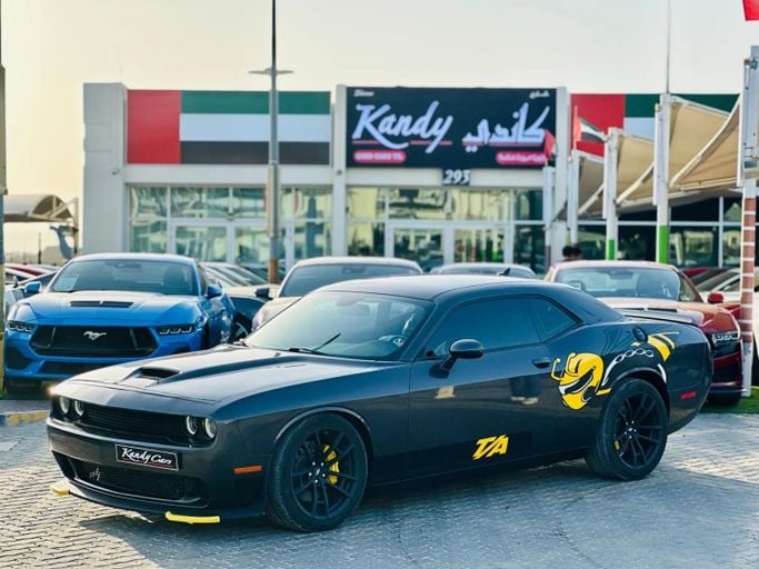 Подержанный Dodge Challenger R_T III Рестайлинг 2, 6.4 л, 2020 в Шардже от Kandy Cars Серый цвет. Американская | AUTO.AE