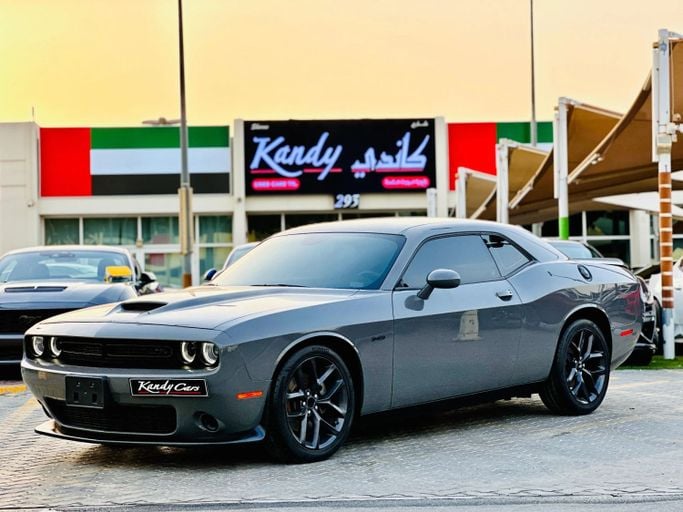 Подержанный Dodge Challenger R_T III Рестайлинг 2, 5.7 л, 2023 в Шардже от Kandy Cars Серый цвет. Американская | AUTO.AE