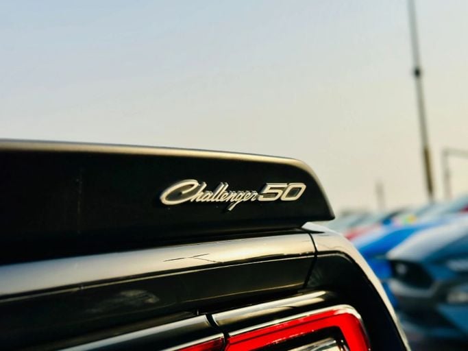 Подержанный Dodge Challenger R_T III Рестайлинг 2, 5.7 л, 2020 в Шардже от Kandy Cars Черный цвет. Американская | AUTO.AE