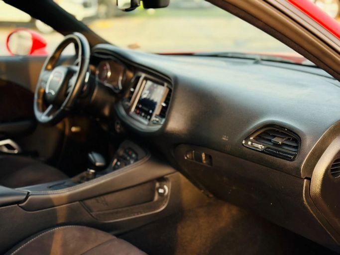 Подержанный Dodge Challenger SRT III Рестайлинг 2, 6.4 л, 2023 в Шардже от Kandy Cars Красный цвет. Американская | AUTO.AE