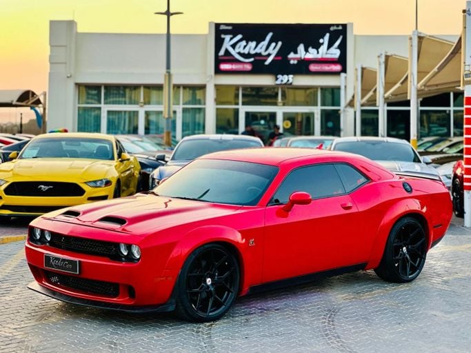 Подержанный Dodge Challenger SRT III Рестайлинг 2, 6.4 л, 2022 в Шардже от Kandy Cars Красный цвет. Американская | AUTO.AE