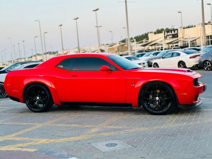 Подержанный Dodge Challenger SRT III Рестайлинг 2, 6.4 л, 2022 в Шардже от Kandy Cars Красный цвет. Американская | AUTO.AE
