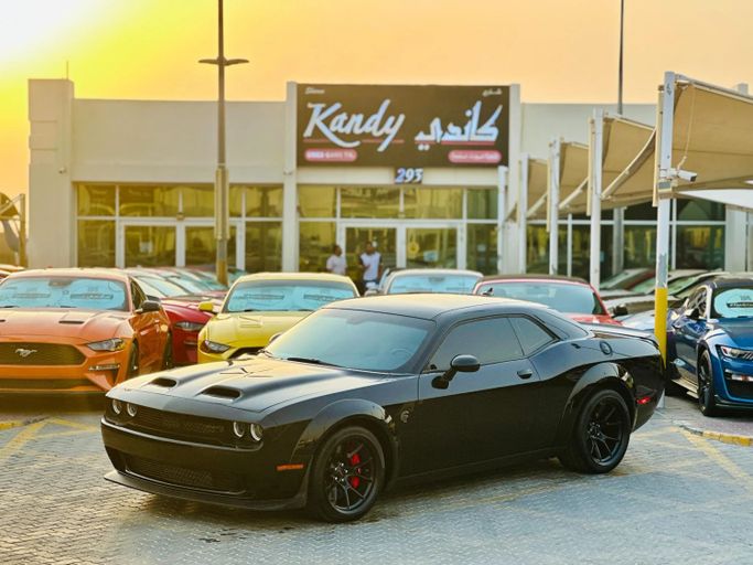 Подержанный Dodge Challenger Hellcat Redeye III Рестайлинг 2, 6.2 л, 2023 в Шардже от Kandy Cars Черный цвет. Американская | AUTO.AE