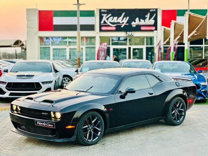 Подержанный Dodge Challenger R_T III Рестайлинг 2, 5.7 л, 2023 в Шардже от Kandy Cars Черный цвет. Американская | AUTO.AE